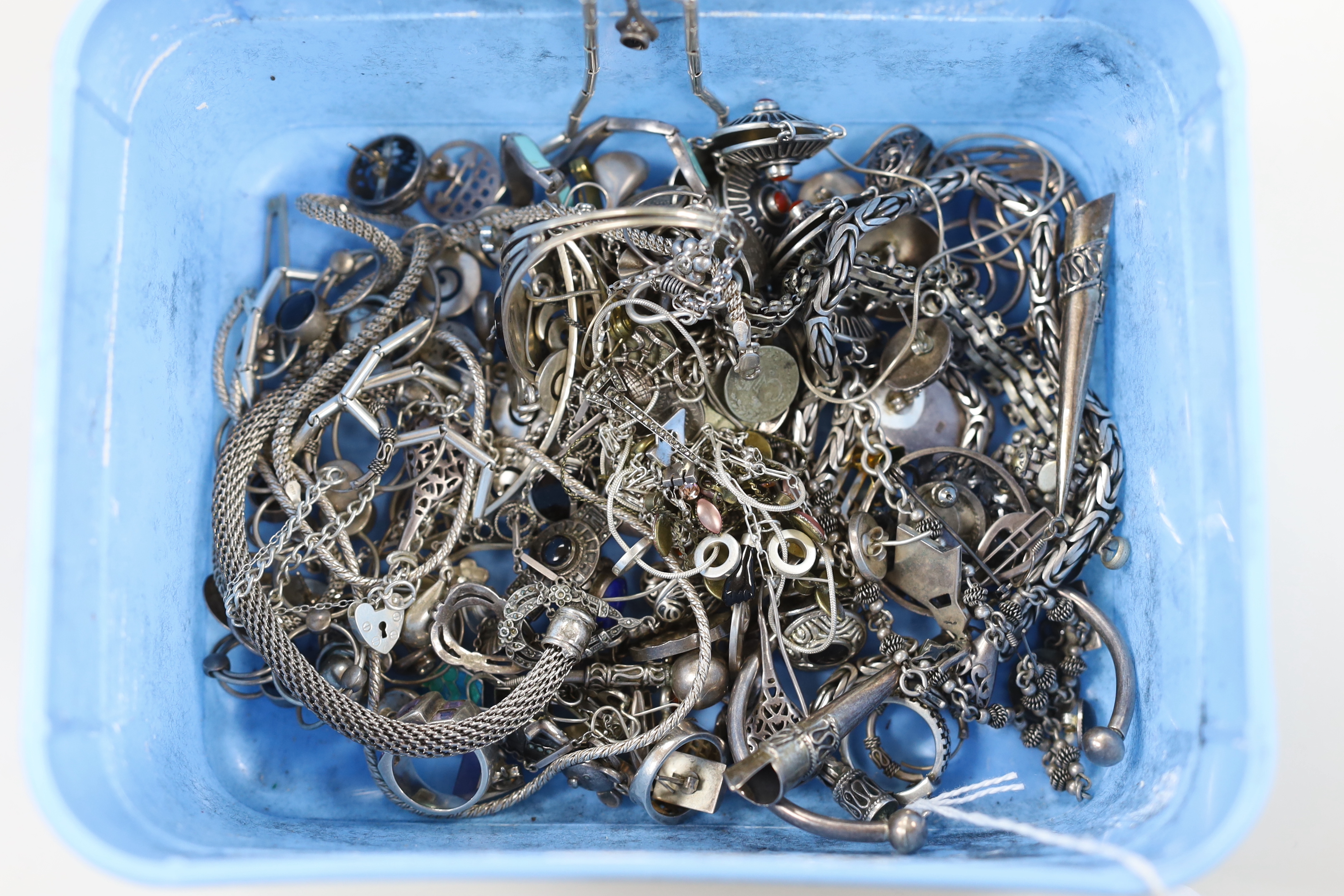 A quantity of assorted silver and white metal jewellery, including necklaces, brooches, rings, earrings, etc.